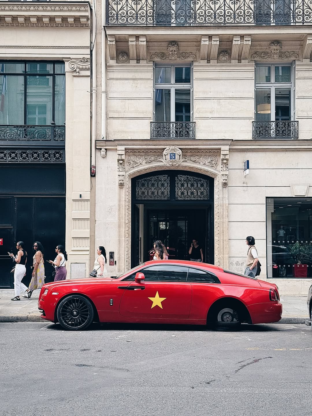 Rolls-Royce Wraith Black Badge hoặc giả lập