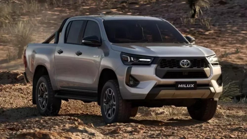 Toyota Hilux vượt Triton