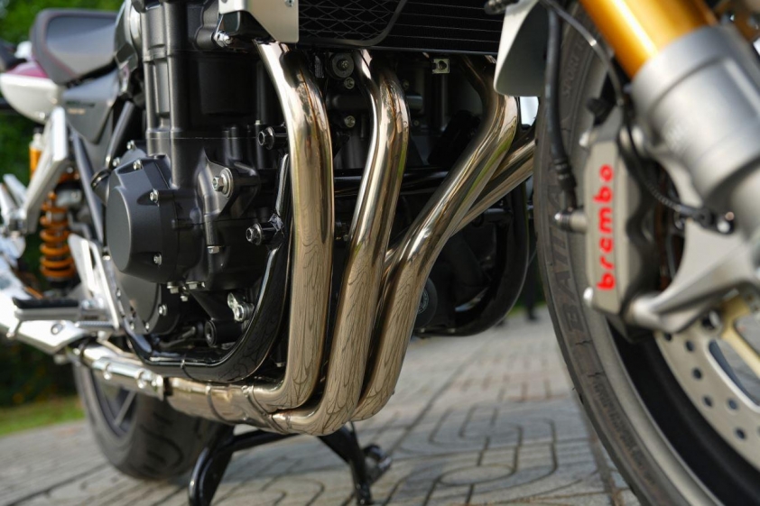 CB1300SF SP khung thép và treo Ohlins