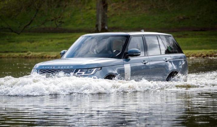 SUV hạng sang Land Rover Range Rover chống ngập