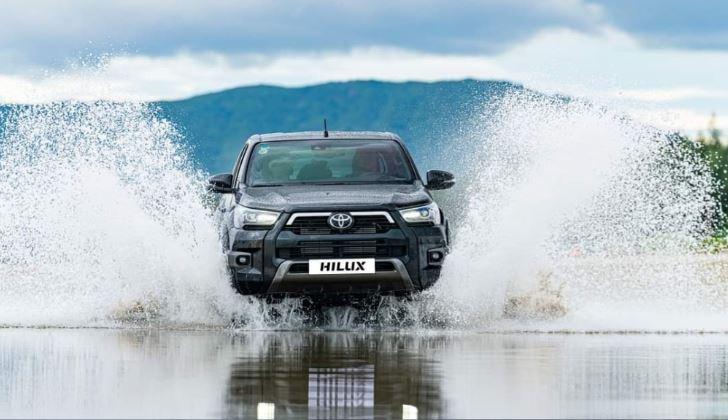 Toyota Hilux bền bỉ trong mùa mưa