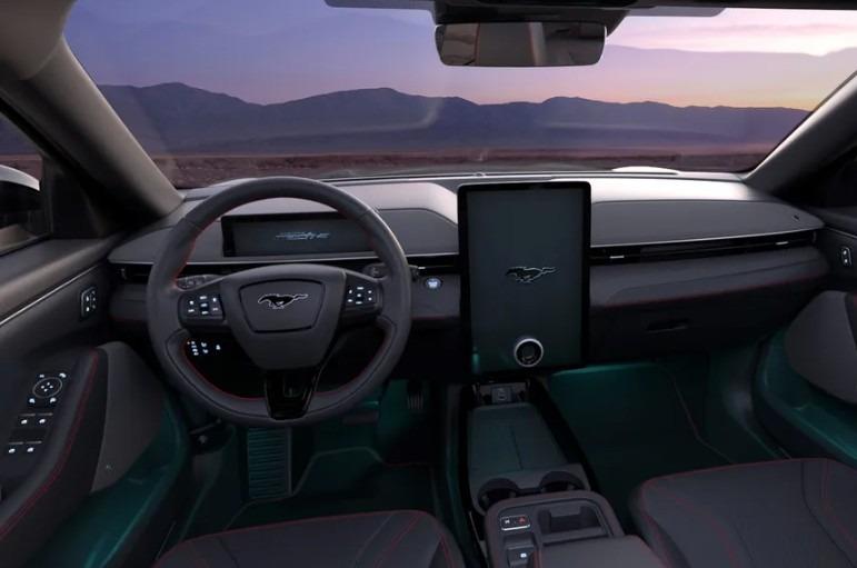 Không gian chứa đồ Ford Mustang Mach-E
