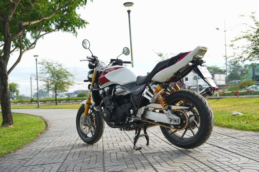 CB1300SF SP Final Edition phối màu trắng đỏ