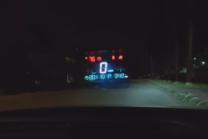 Màn hình HUD hiển thị thông tin lái xe