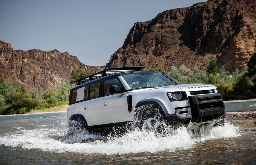 Land Rover Defender vượt ngập tốt