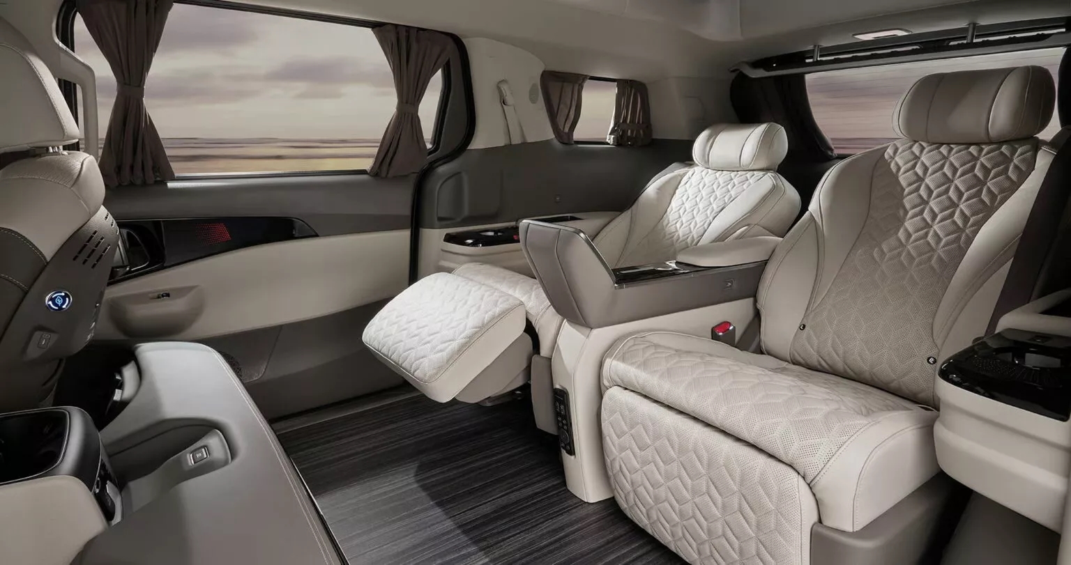 Ghế cơ trưởng Kia Carnival
