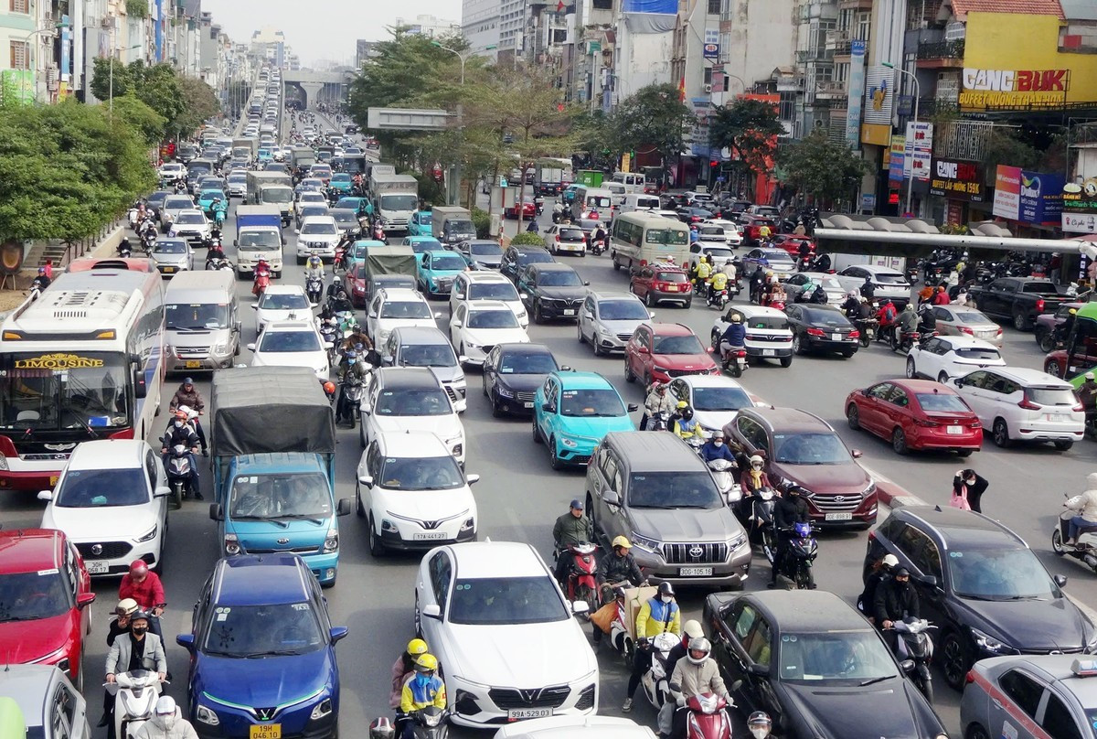 Tắc đường tại Hà Nội gây ô nhiễm