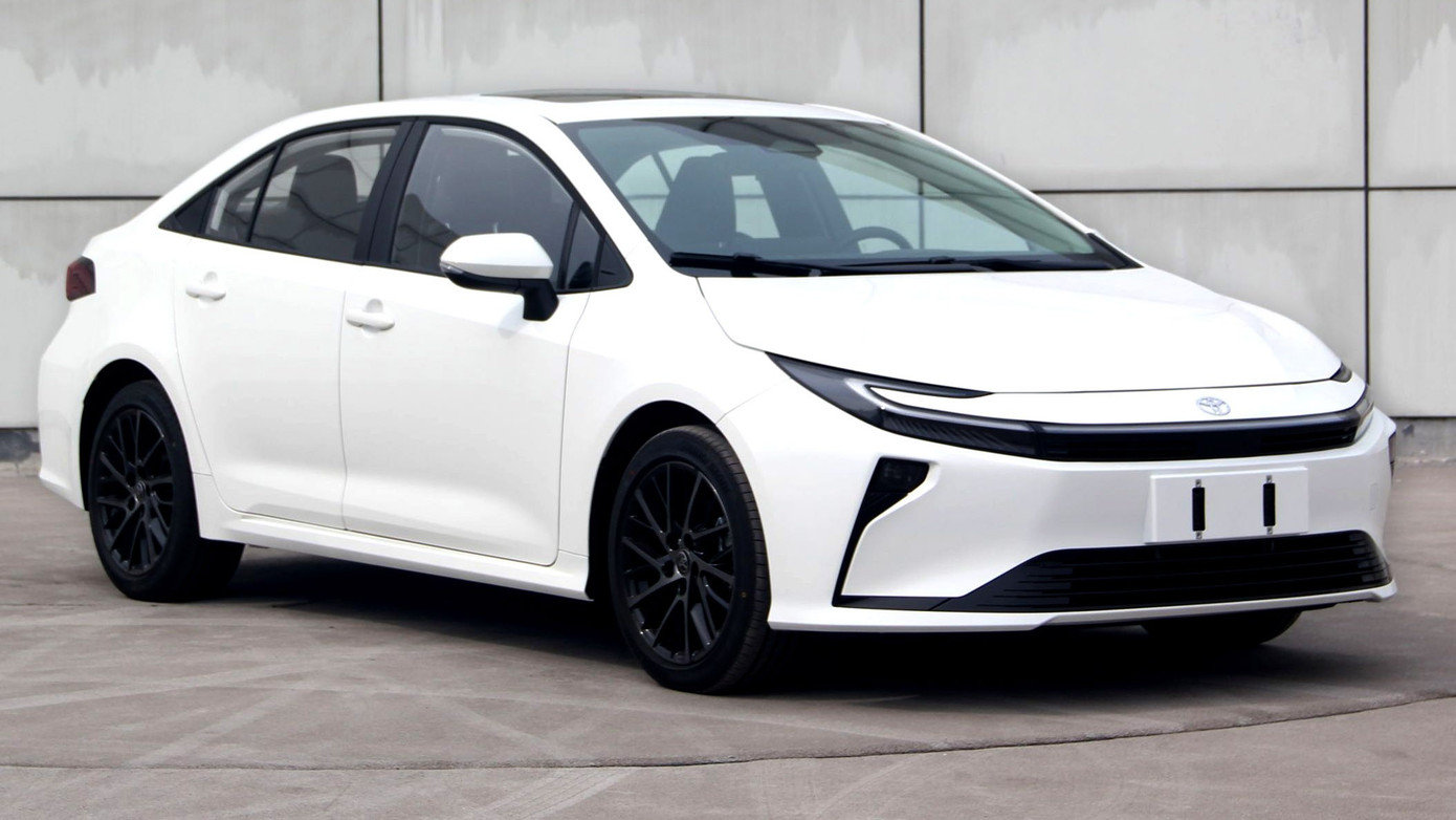 Đầu xe Toyota Corolla Allion với thiết kế mới