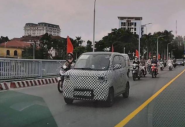 Minio Green trong nội đô, EB 6 trên cầu Đình Vũ