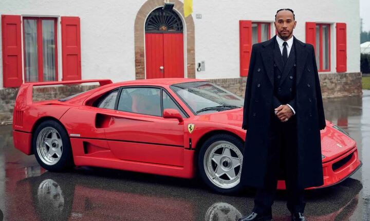 Lewis Hamilton bên cạnh chiếc Ferrari F40