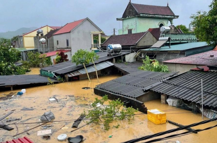 Cuộc sống đảo lộn do lũ