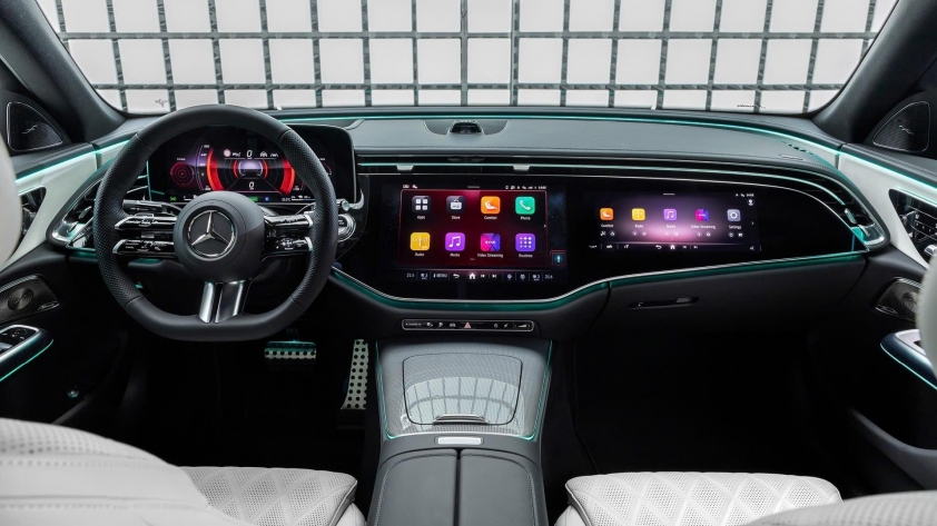 Mercedes-Benz E-Class 2025 tổng thể