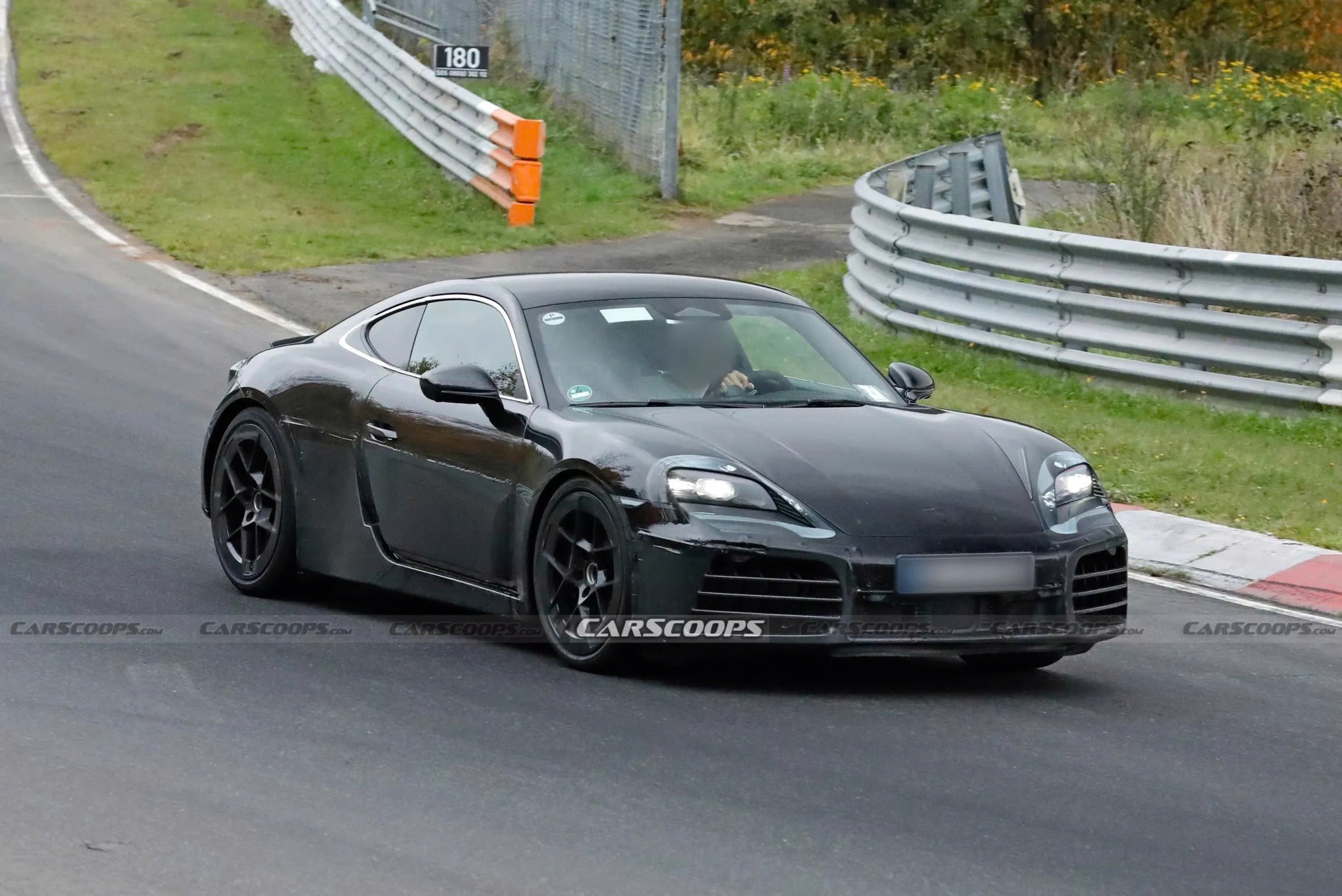 Porsche 718 EV chạy thử trên đường