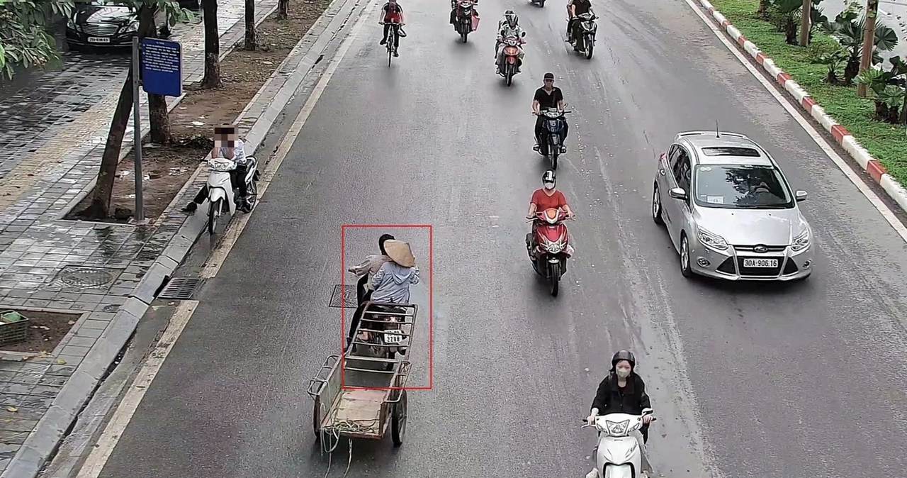 Xe máy đi ngược chiều bị camera AI phát hiện