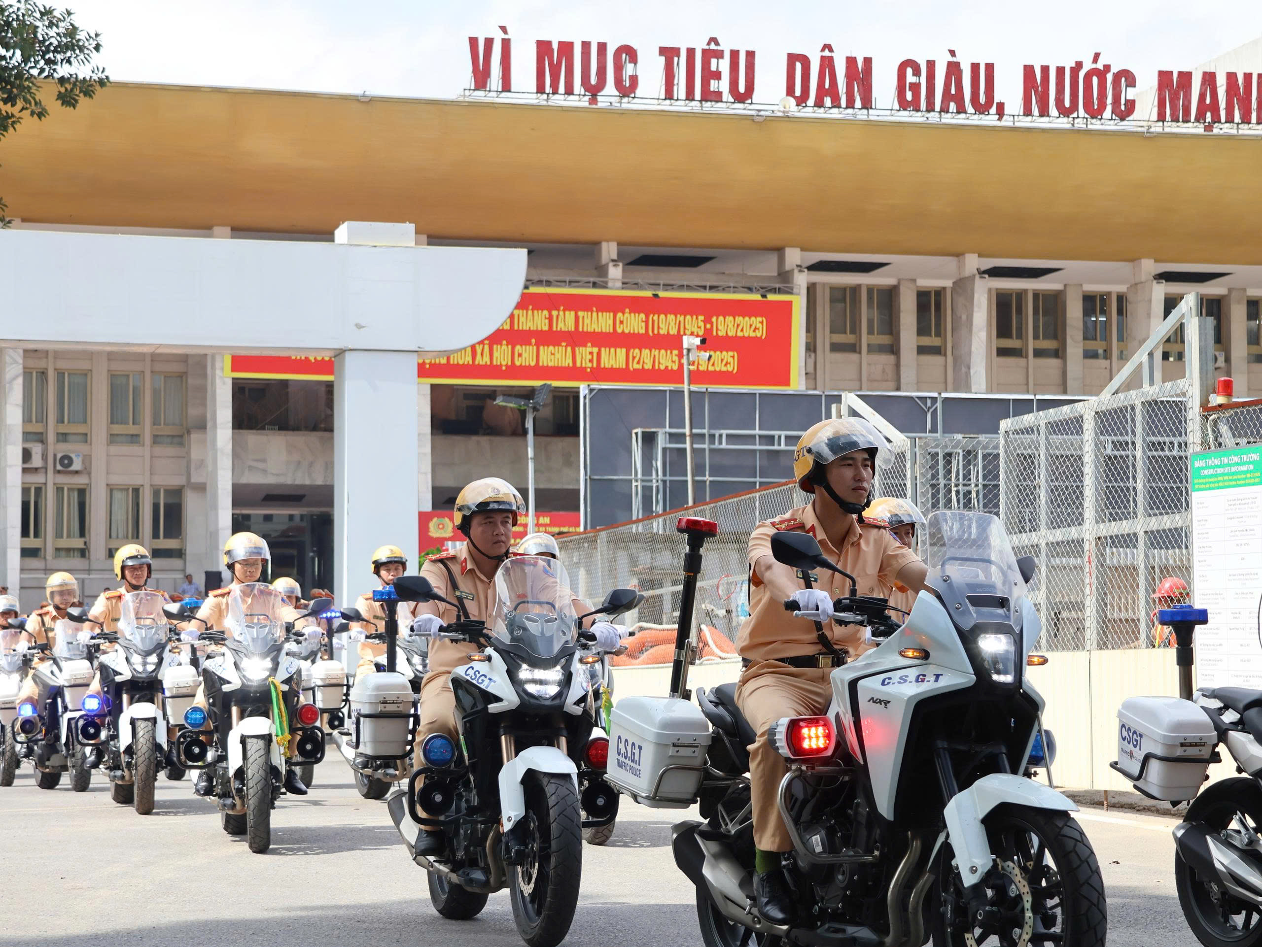 CSGT tuần tra kiểm soát giao thông
