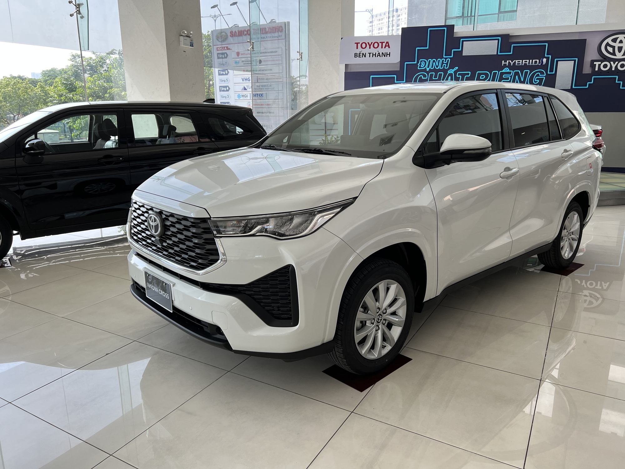 Các hãng xe đua nhau giảm giá mạnh