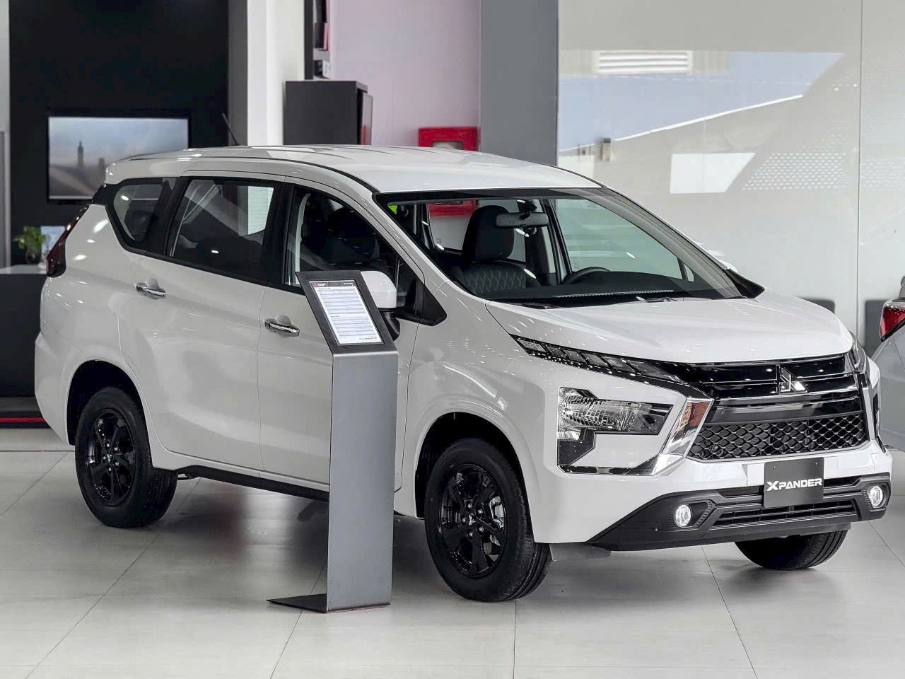 Mitsubishi Xpander góc nghiêng