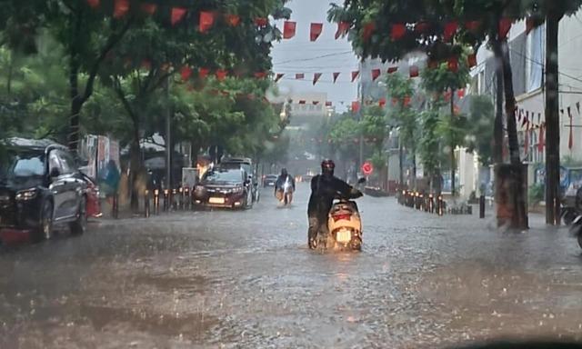 Nguyên nhân xe máy chết máy khi đi qua vùng ngập