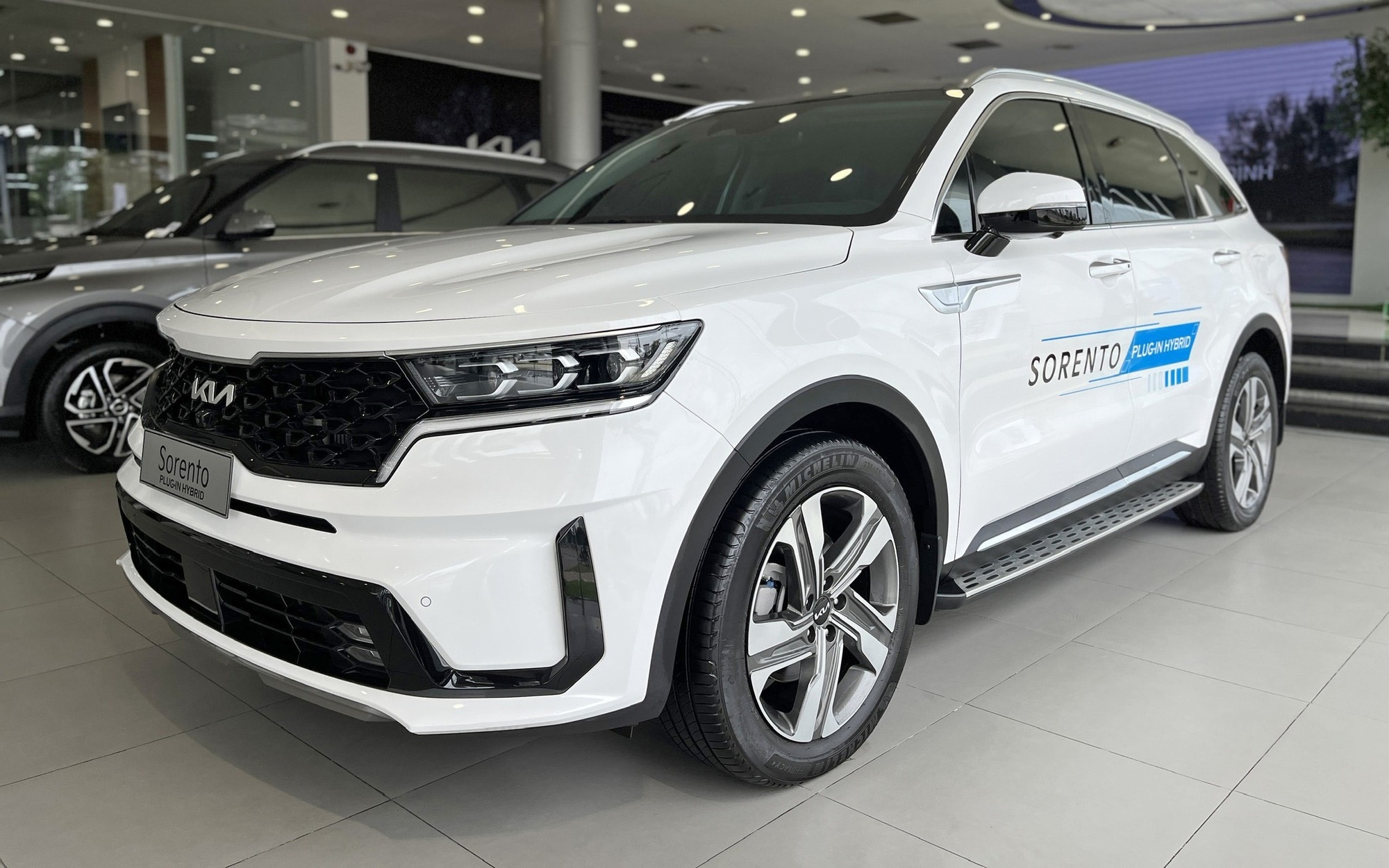Khách mua Kia Sorento PHEV chọn mẫu xe trước nâng cấp