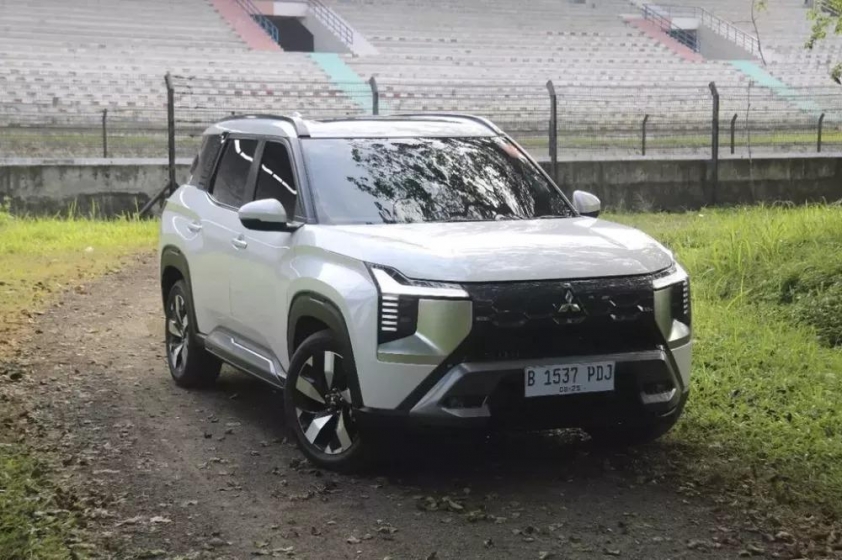 Màn hình trung tâm và hệ thống âm thanh Mitsubishi Destinator