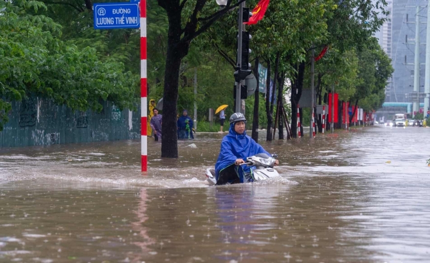 Xử lý xe chết máy sau khi đi qua vùng ngập