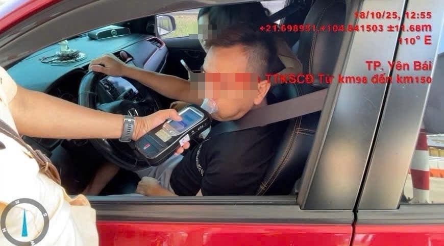 Người vi phạm điều khiển ô tô có nồng độ cồn cao