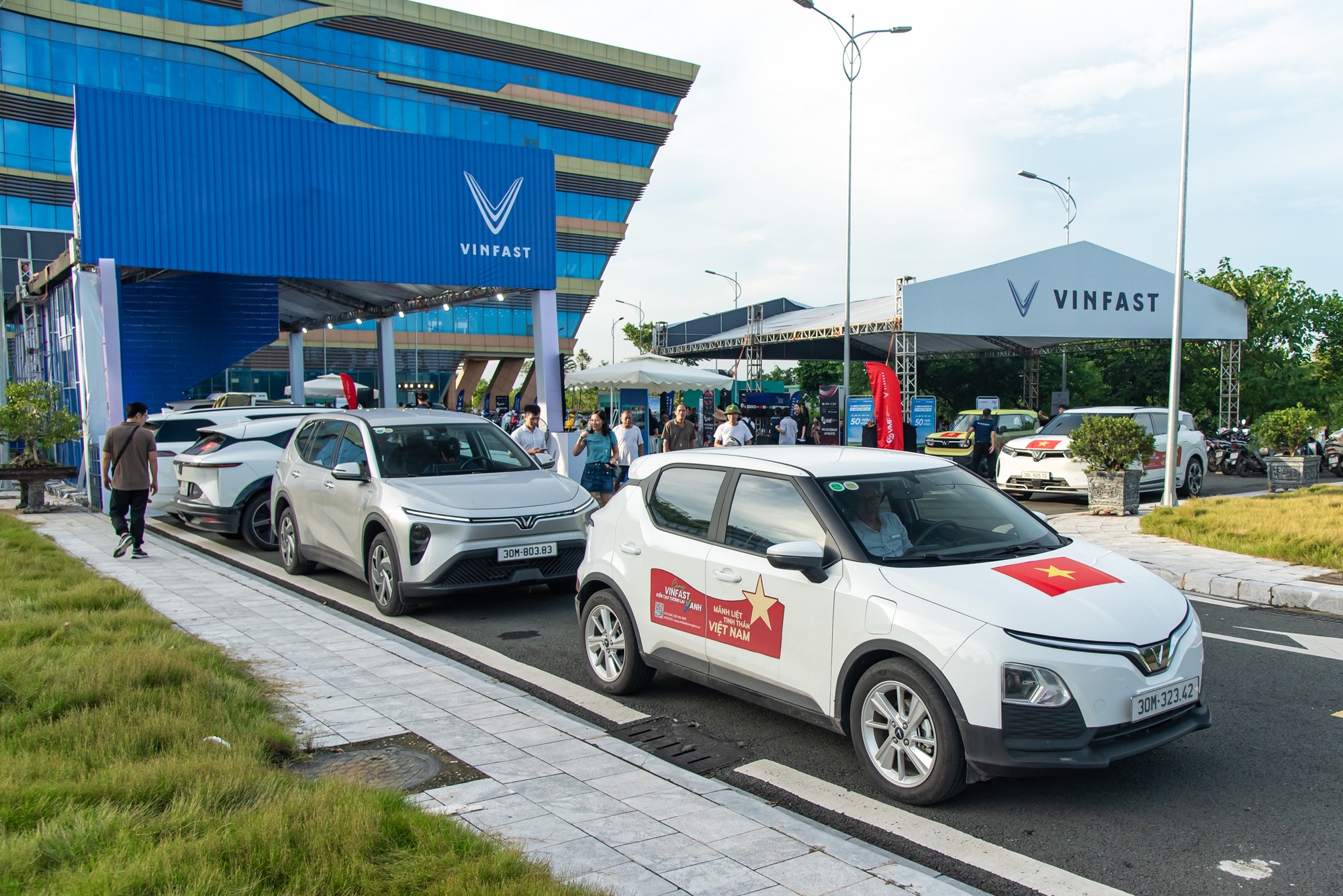 Doanh số VinFast vượt mốc 100.000 xe
