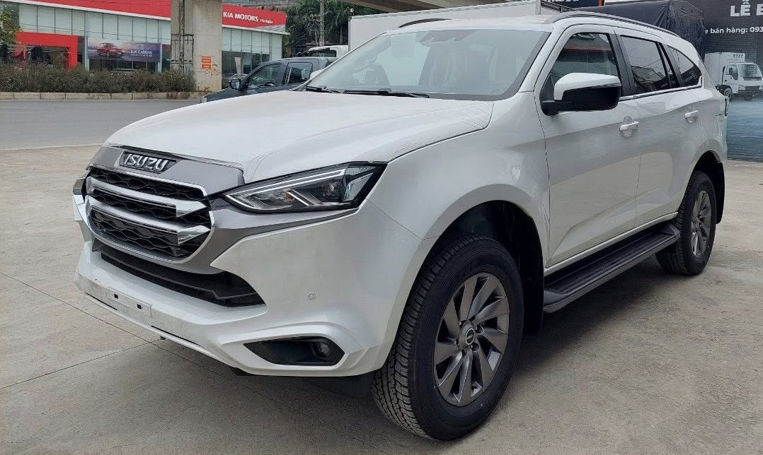 Isuzu mu-X 2023 đang chào bán với mức ưu đãi tại Hà Nội