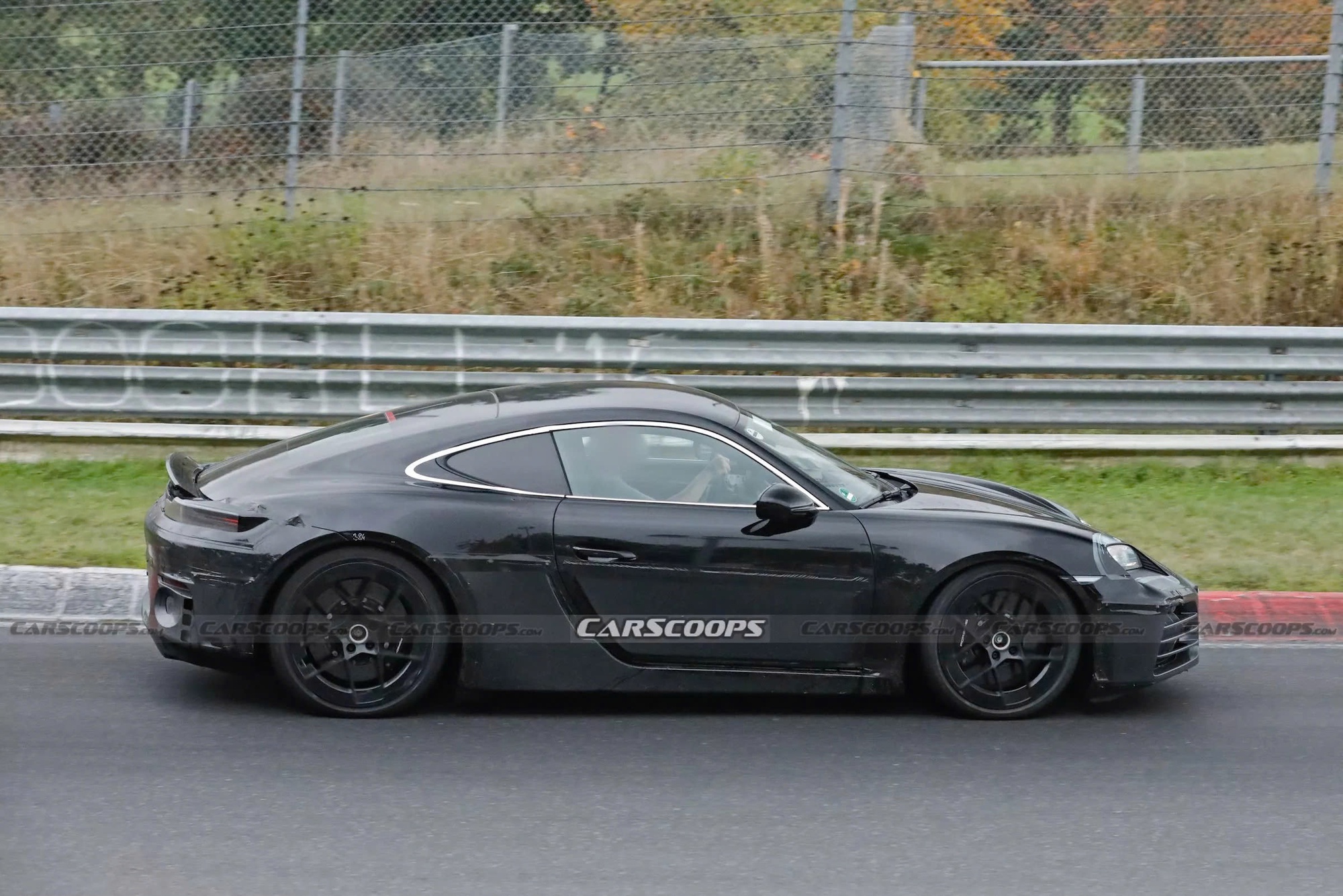 Góc chụp khác của Porsche 718 EV