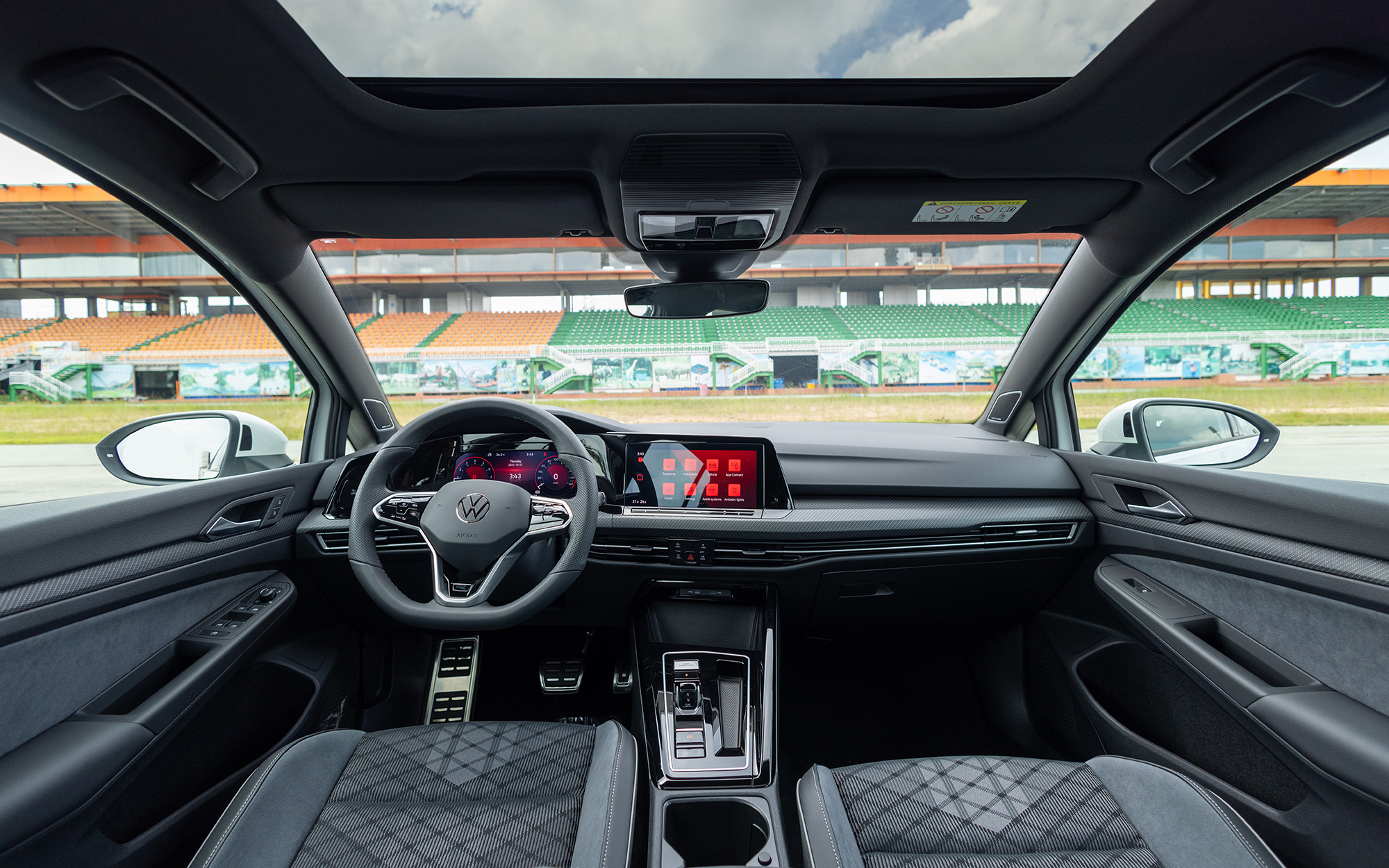 Khoang cabin sang trọng với trang bị công nghệ tiên tiến