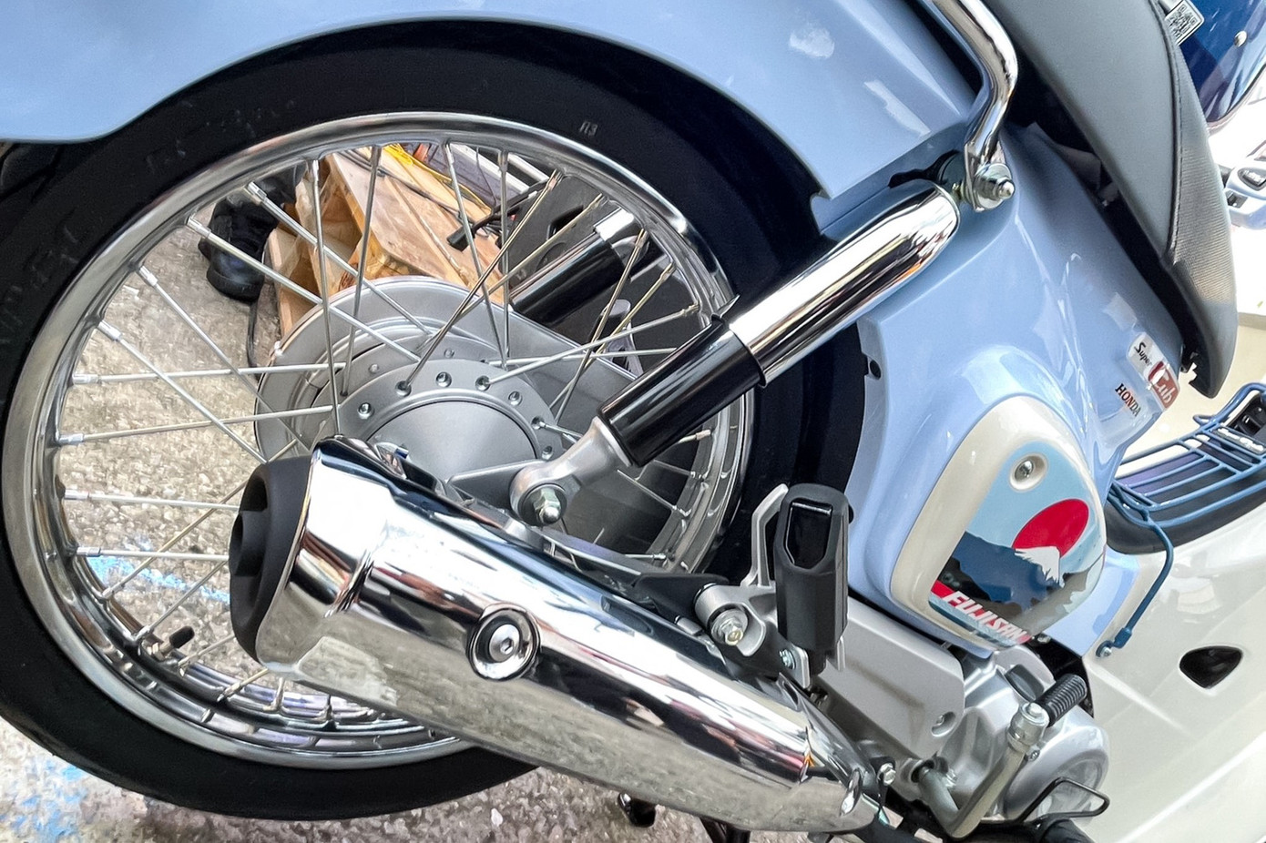 Phanh đĩa và lốp chuyên dụng của phiên bản Fujisan