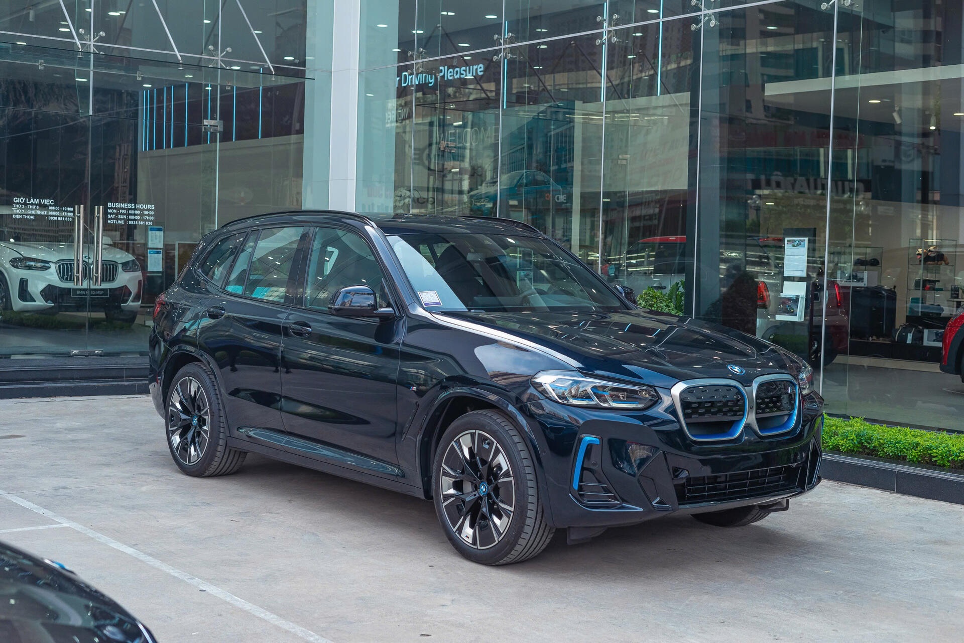 BMW iX3 được đại lý giảm giá nhiều tại Việt Nam