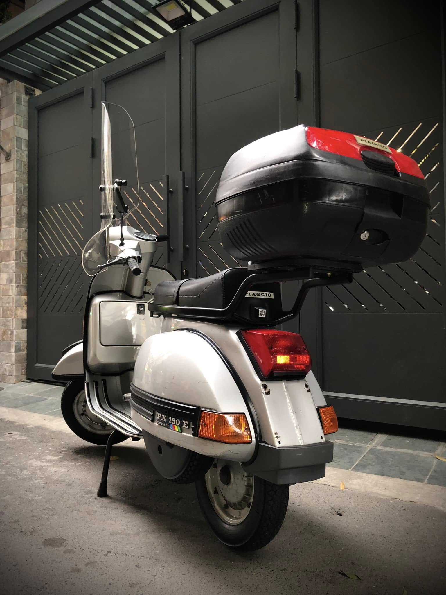 Chiếc Vespa PX150E nguyên bản