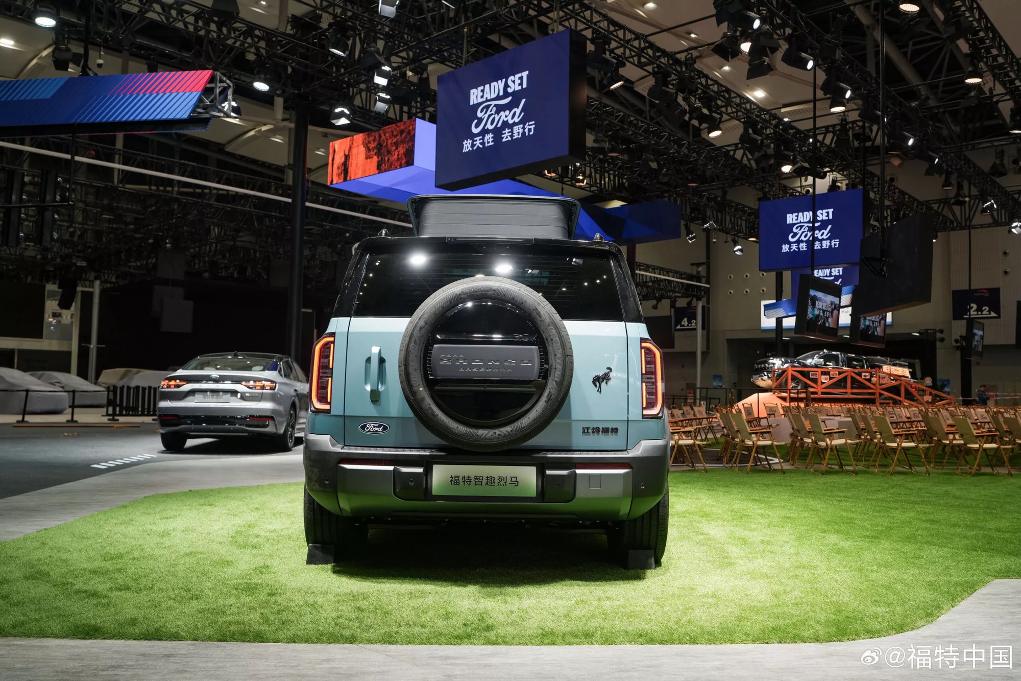 Ngoại thất và nội thất hiện đại của Bronco Basecamp Thiết kế SUV địa hình Bronco Basecamp điện hóa