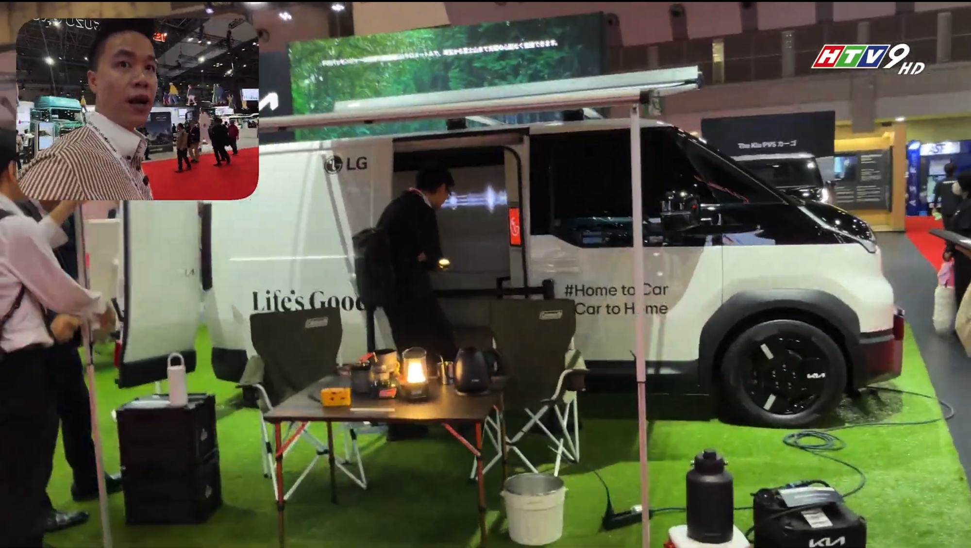 Không gian phòng họp hiện đại trên ô tô concept 