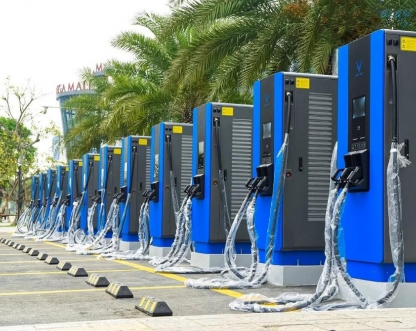 Trạm sạc xe điện công cộng tại Hà Nội Trạm sạc năng lượng sạch phục vụ người dùng xe máy điện