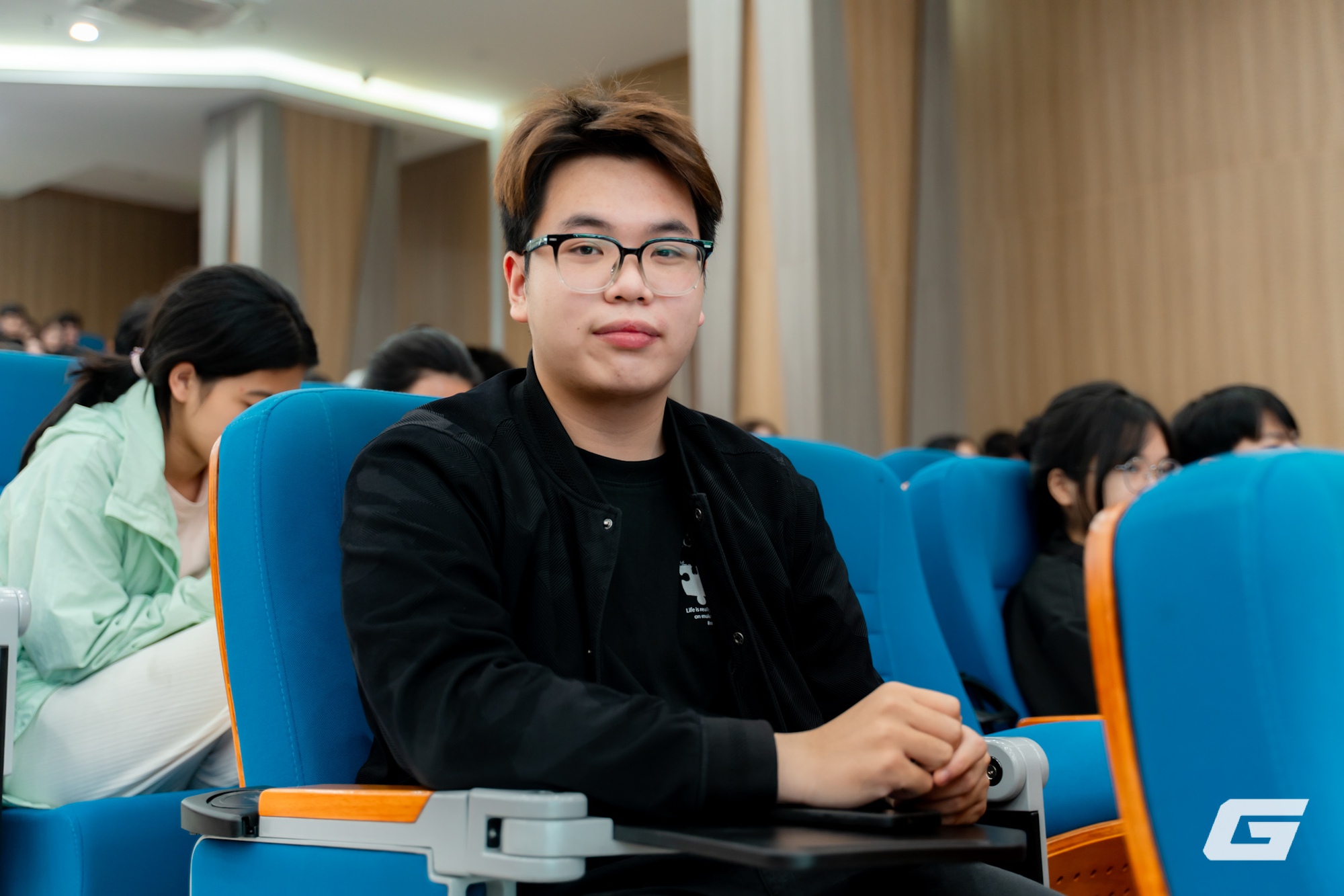 Bạn Nguyễn Thành Trung, theo học ngành Công nghệ Thông tin, Đại học Phenikaa Sinh viên Phenikaa đang sử dụng xe điện