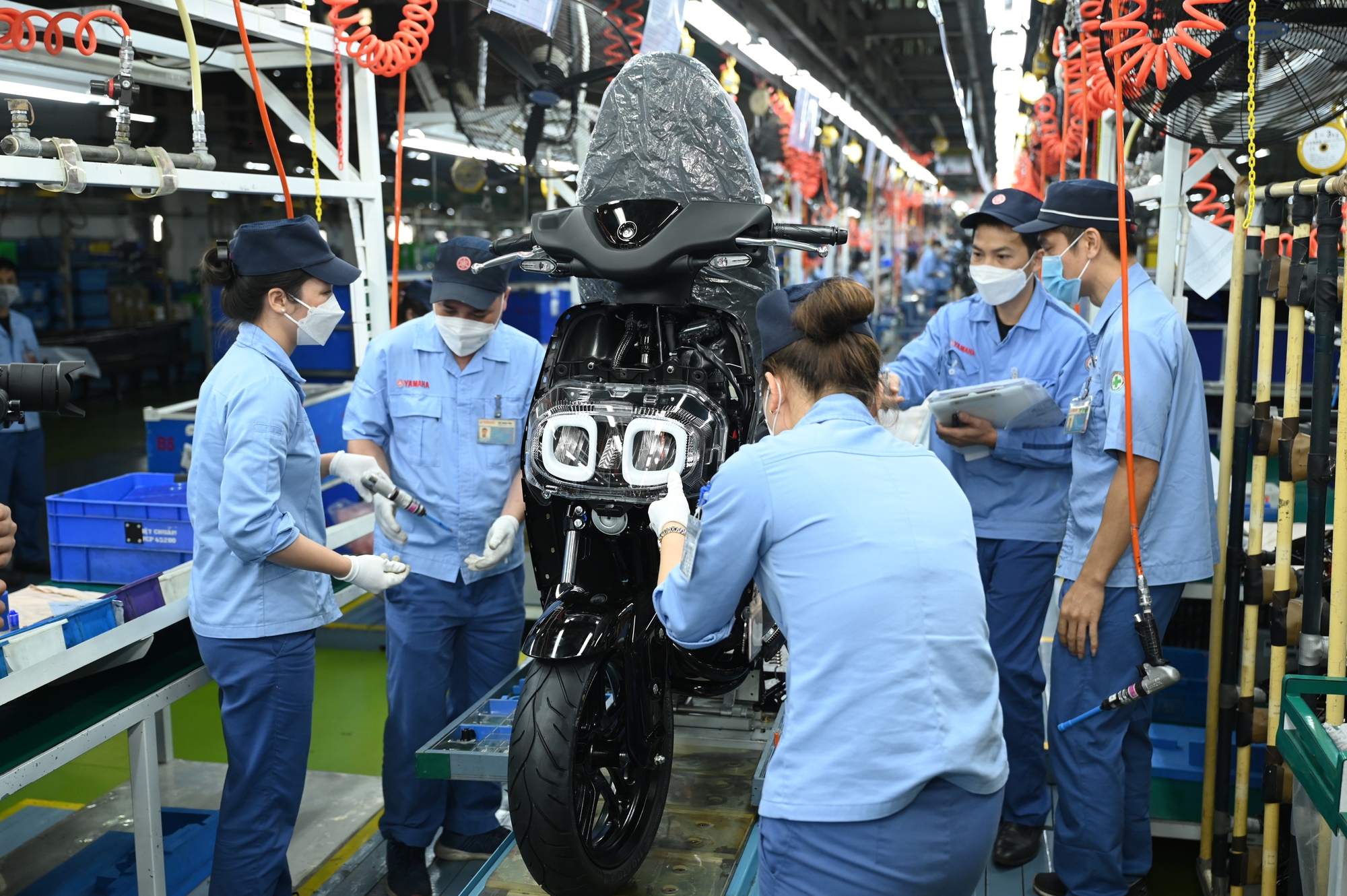 Doanh số xe máy điện tăng chóng mặt- Ảnh 1. Các nhà máy xe máy điện tăng công suất