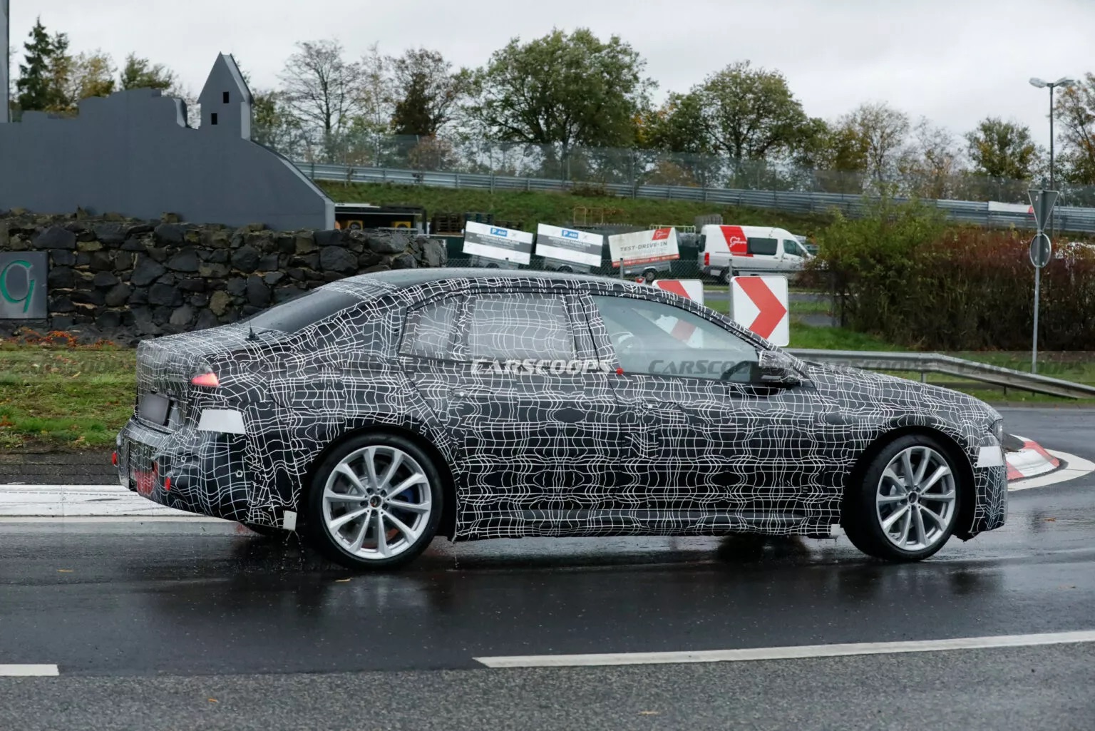 Bản điện i3 có khung kính khác biệt Khung kính đặc trưng của BMW i3