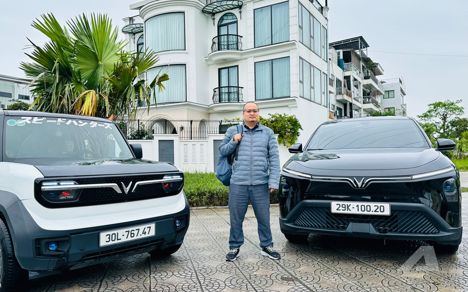 Anh Chiến với 3 chiếc xe điện