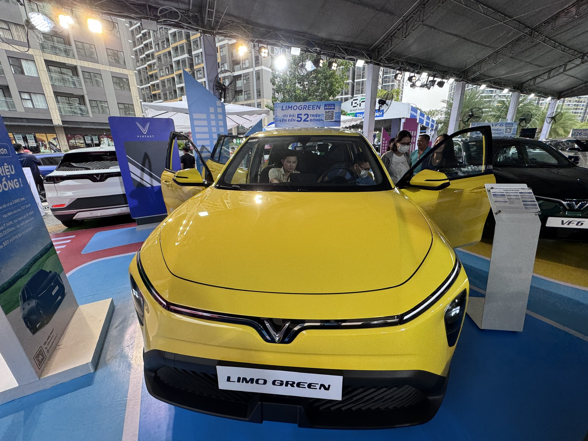 Limo Green, mẫu MPV 7 chỗ đầu tiên và mới nhất