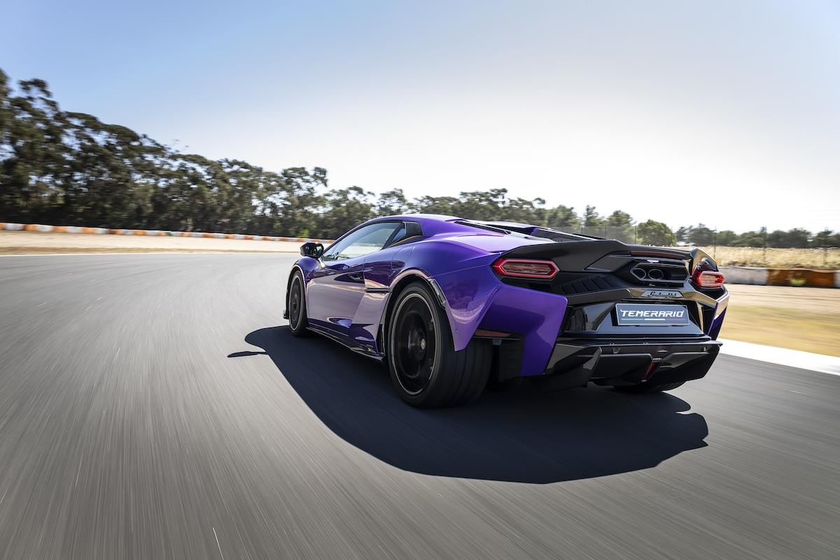 Chi tiết cửa kính chống ồn ưu việt cho khoang cabin yên tĩnh