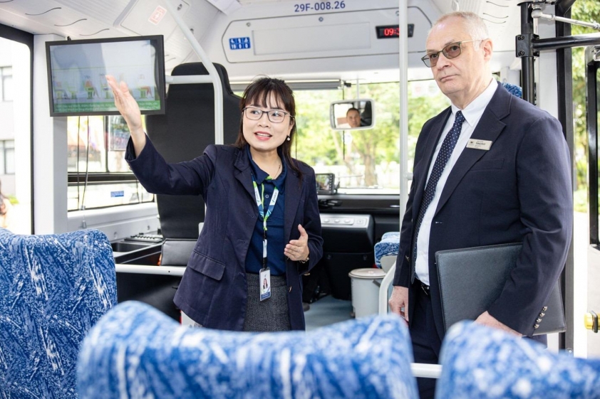 Phụ huynh có thể theo dõi lộ trình xe qua ứng dụng