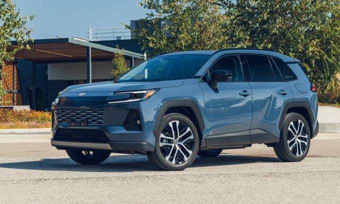 Toyota thay đổi chiến lược: Kéo dài vòng đời xe lên 9 năm, ưu tiên cập nhật phần mềm Toyota tăng vòng đời xe chủ lực lên 9 năm