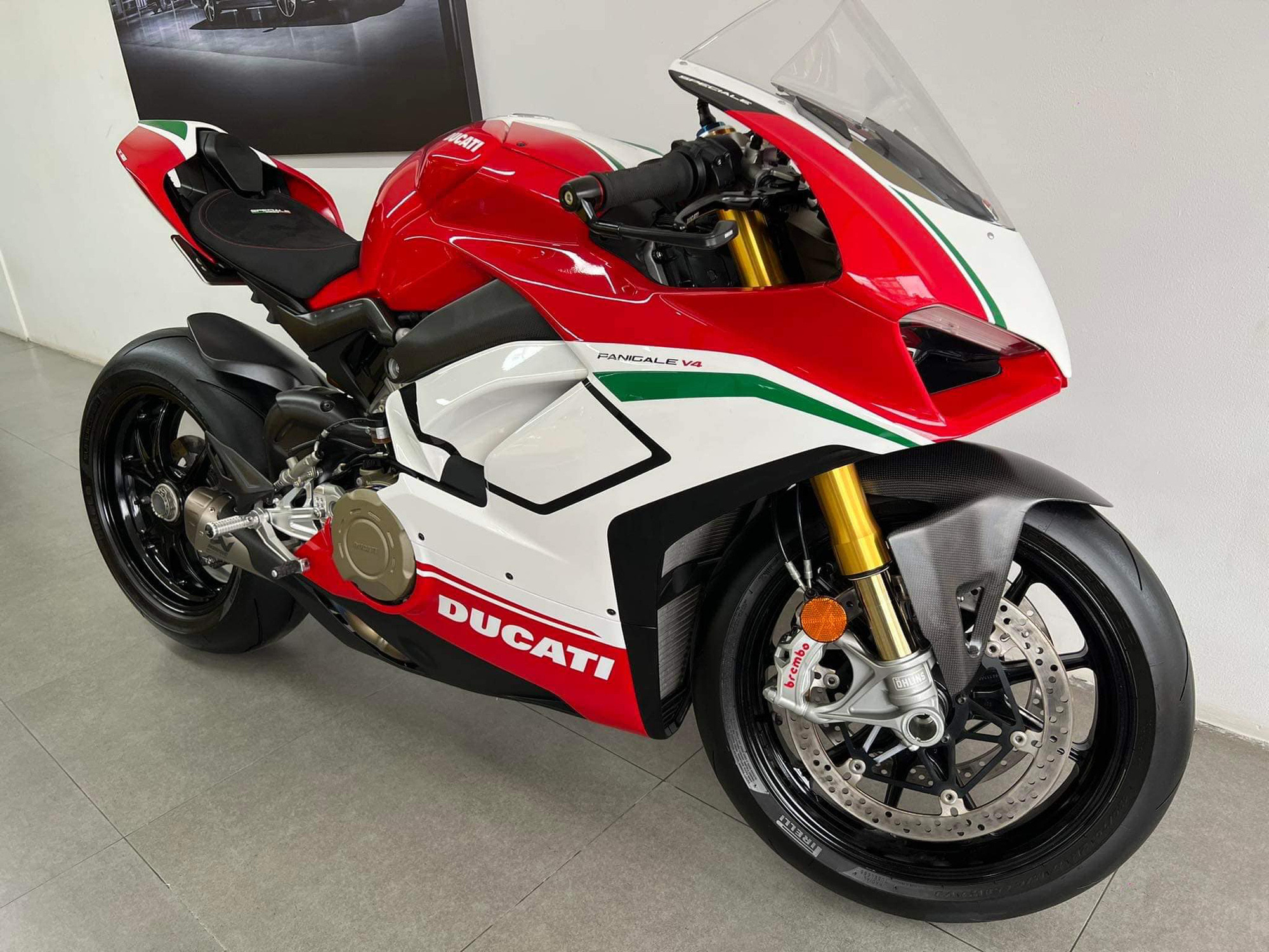 Hai chiếc Ducati Panigale V4 của Minh Nhựa và Hoàng Kim Khánh Minh Nhựa và Hoàng Kim Khánh cùng sở hữu Ducati Panigale V4