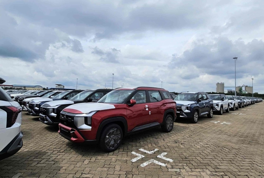 Mitsubishi Destinator Mitsubishi Destinator 2