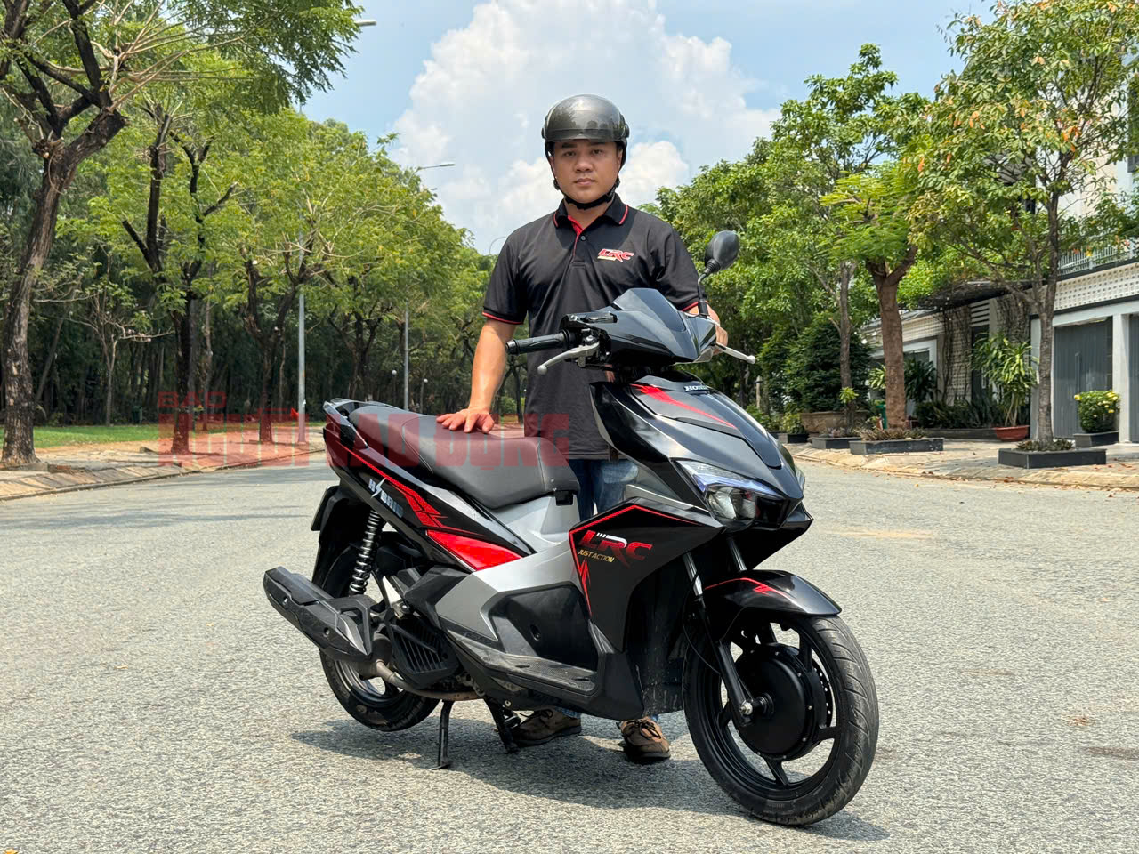 Xe máy xăng được hoán cải sang động cơ điện