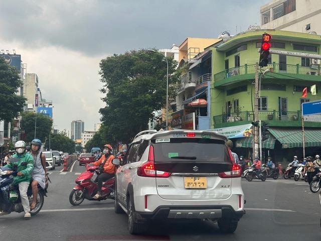 Tài xế vi phạm luật giao thông Lỗi vượt đèn đỏ và các lỗi khác thường gặp