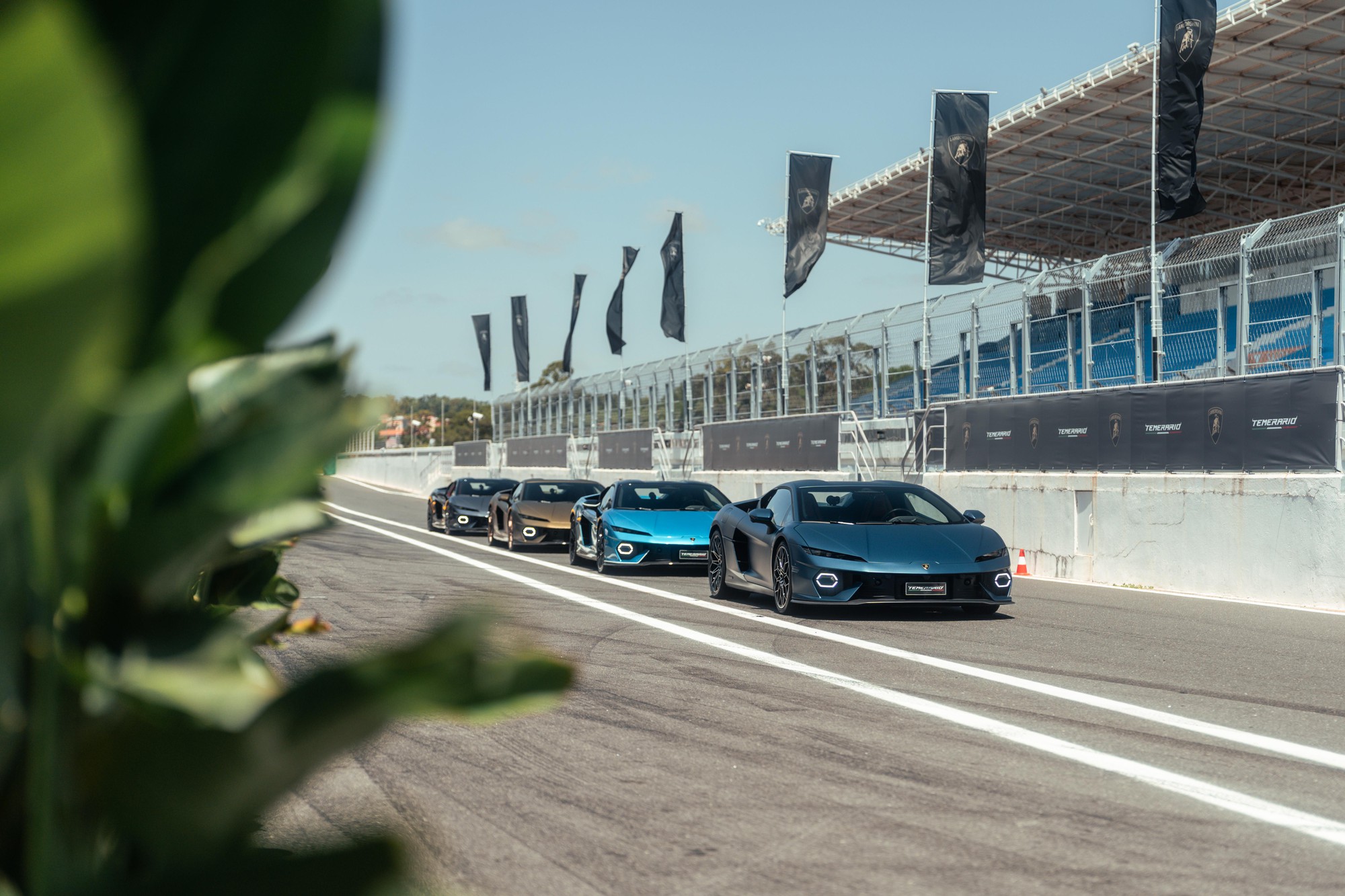 Thiết kế thân xe thể thao mạnh mẽ