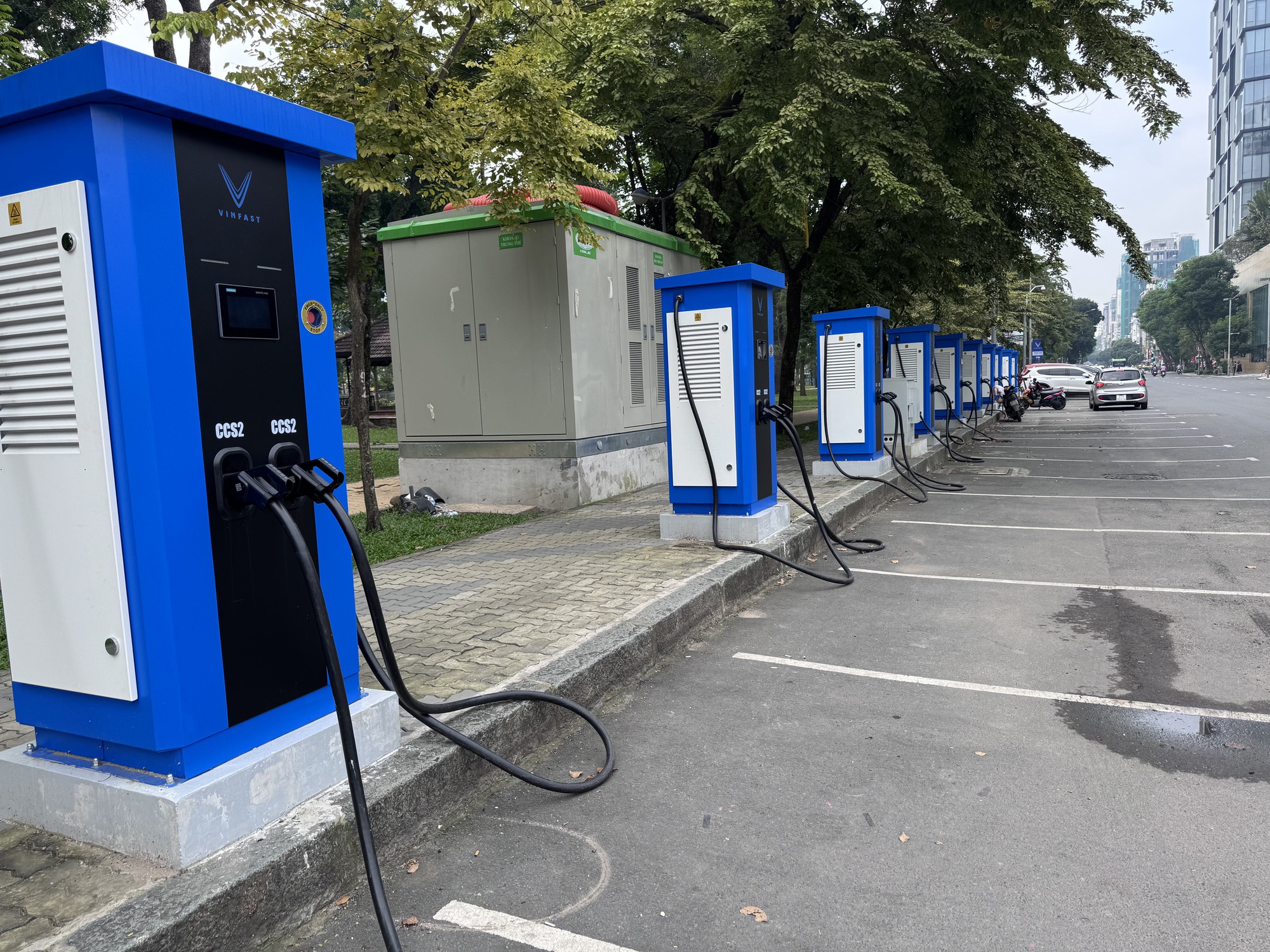 Trạm sạc tại khu vực Công viên 23 Tháng 9 (TP HCM) Trạm sạc ô tô điện VinFast tại công viên 23 Tháng 9